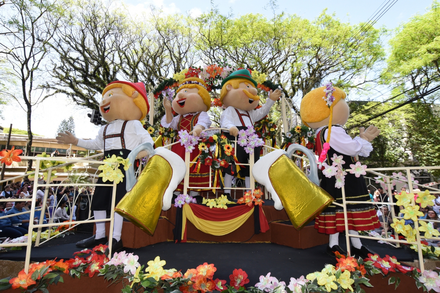 Primeiro Desfile temático da 34ª Oktoberfest acontece neste domingo em