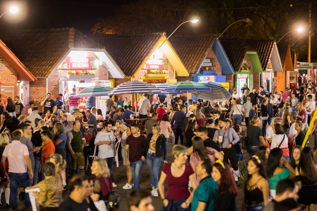 Público pagante da 35ª Oktoberfest chega a 126 mil pessoas em Santa