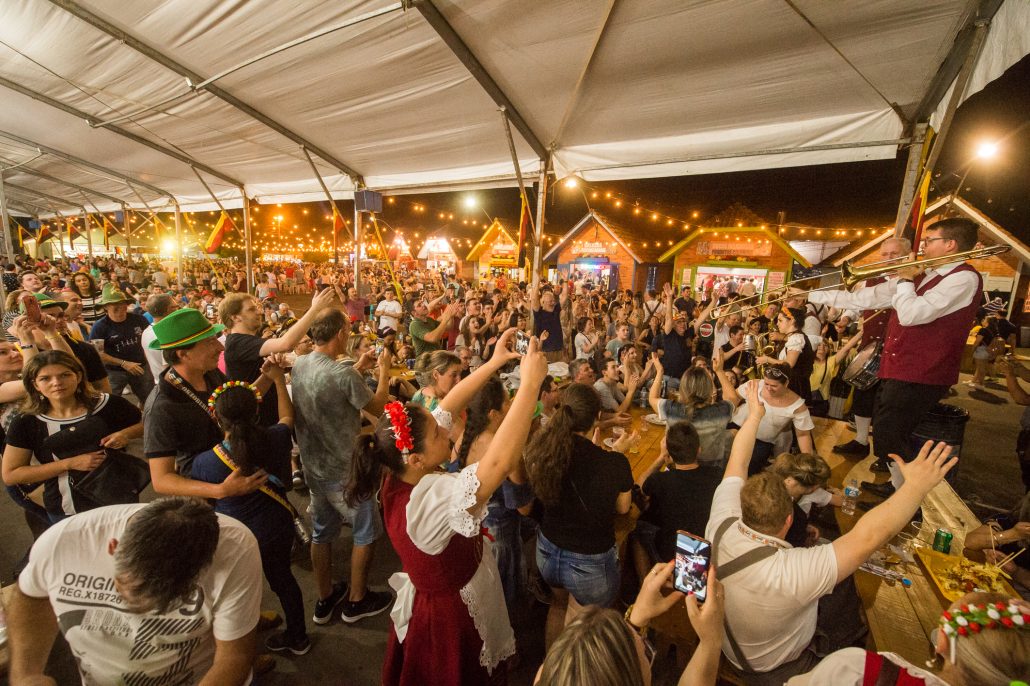 Primeira sextafeira de Oktoberfest terá música para todos os gostos